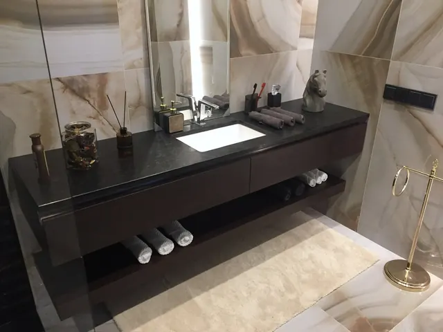 Floating bathroom vanity